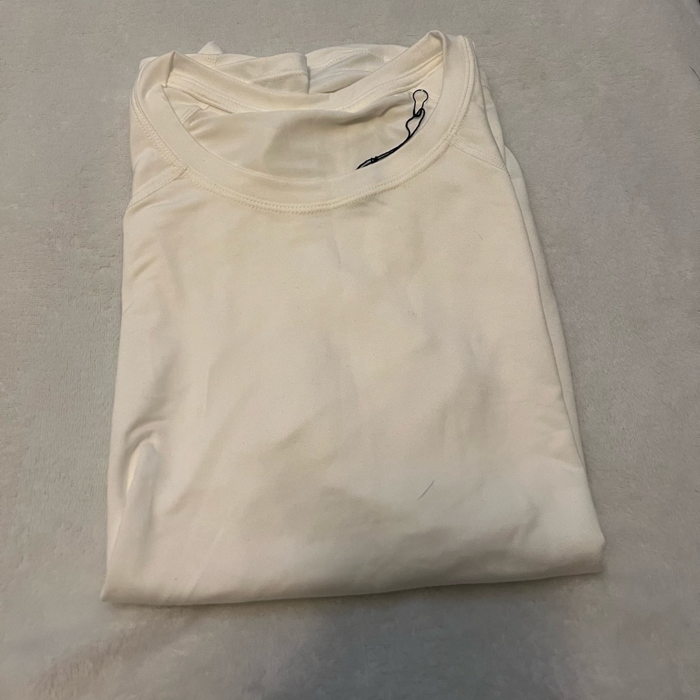 Zyia Go To T in white
